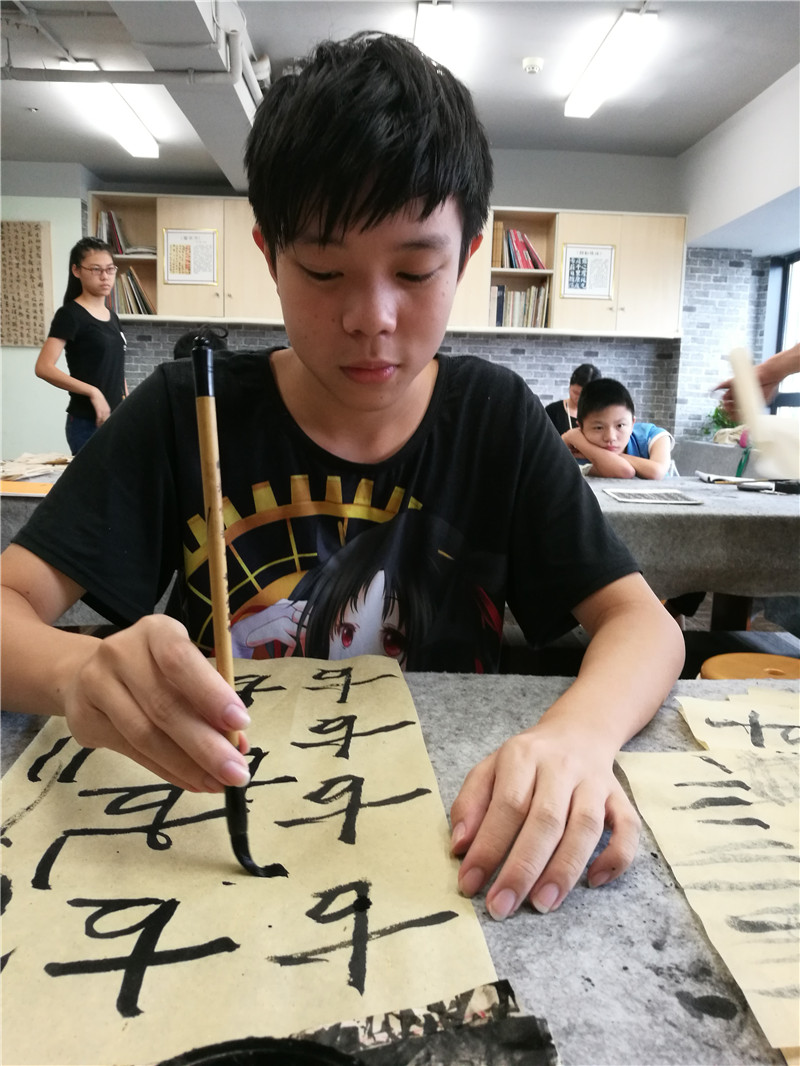伍天校