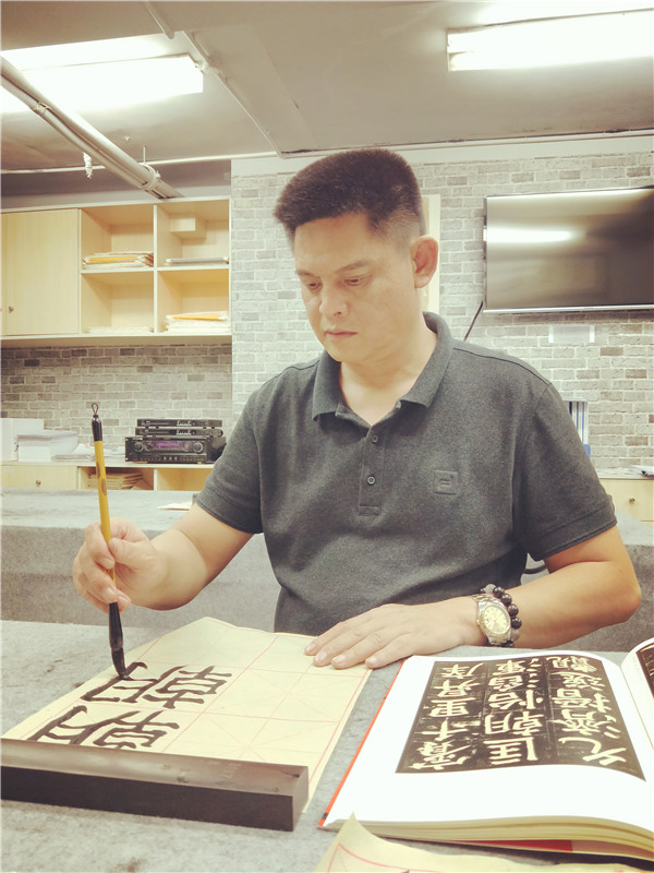 張笑春