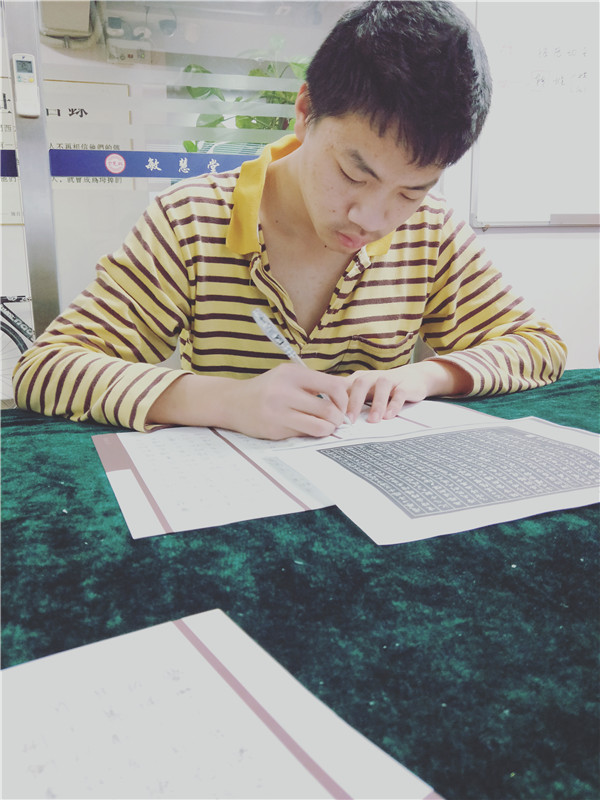 黃宇燊