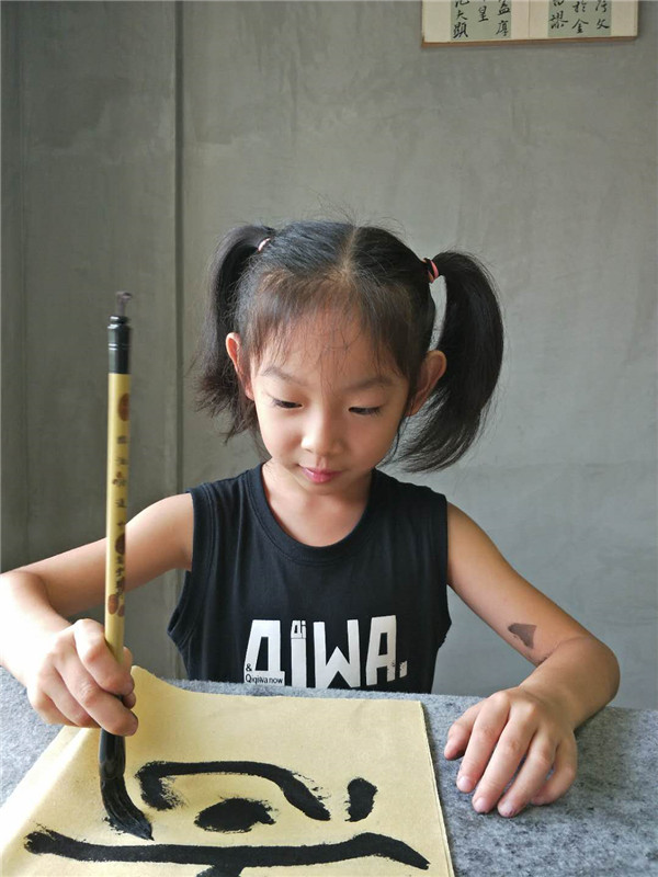 李奕霏