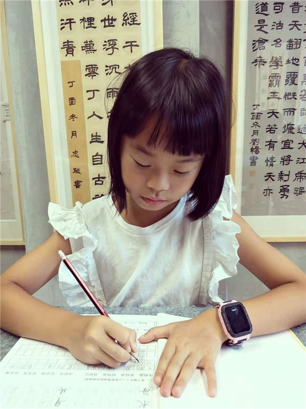 張洛誼