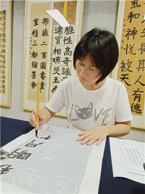 張悅明