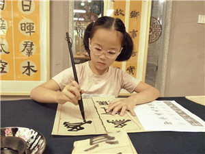 賴(lài)奕萱